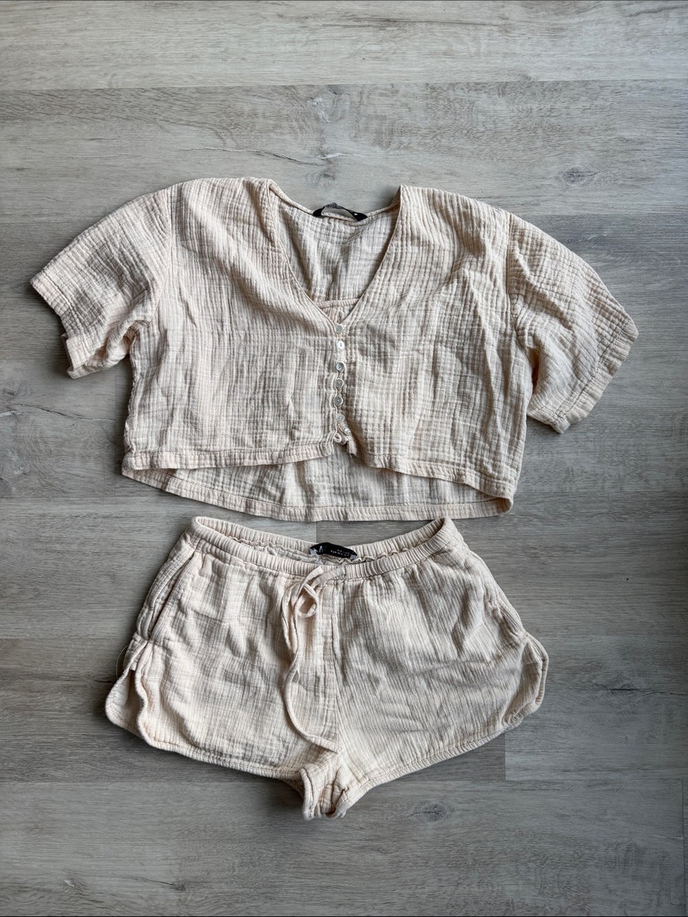 Zara Women's Two-Piece Cream Lounge Set - Sleeve Button Top & Drawstring Shorts